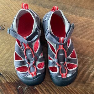 KEEN Waterproof Hiking Sandal Shoes, size 4